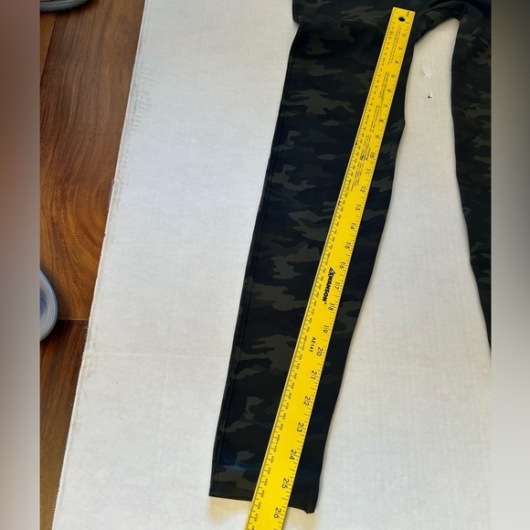 SPANX Green and Black camo Leggings with Form-Fitting Stretch Sz-L. T14 - Picture 12 of 12
